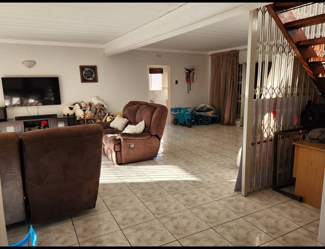 4 BEDROOM HOUSE FOR SALE IN VANDERBIJLPARK SW 2